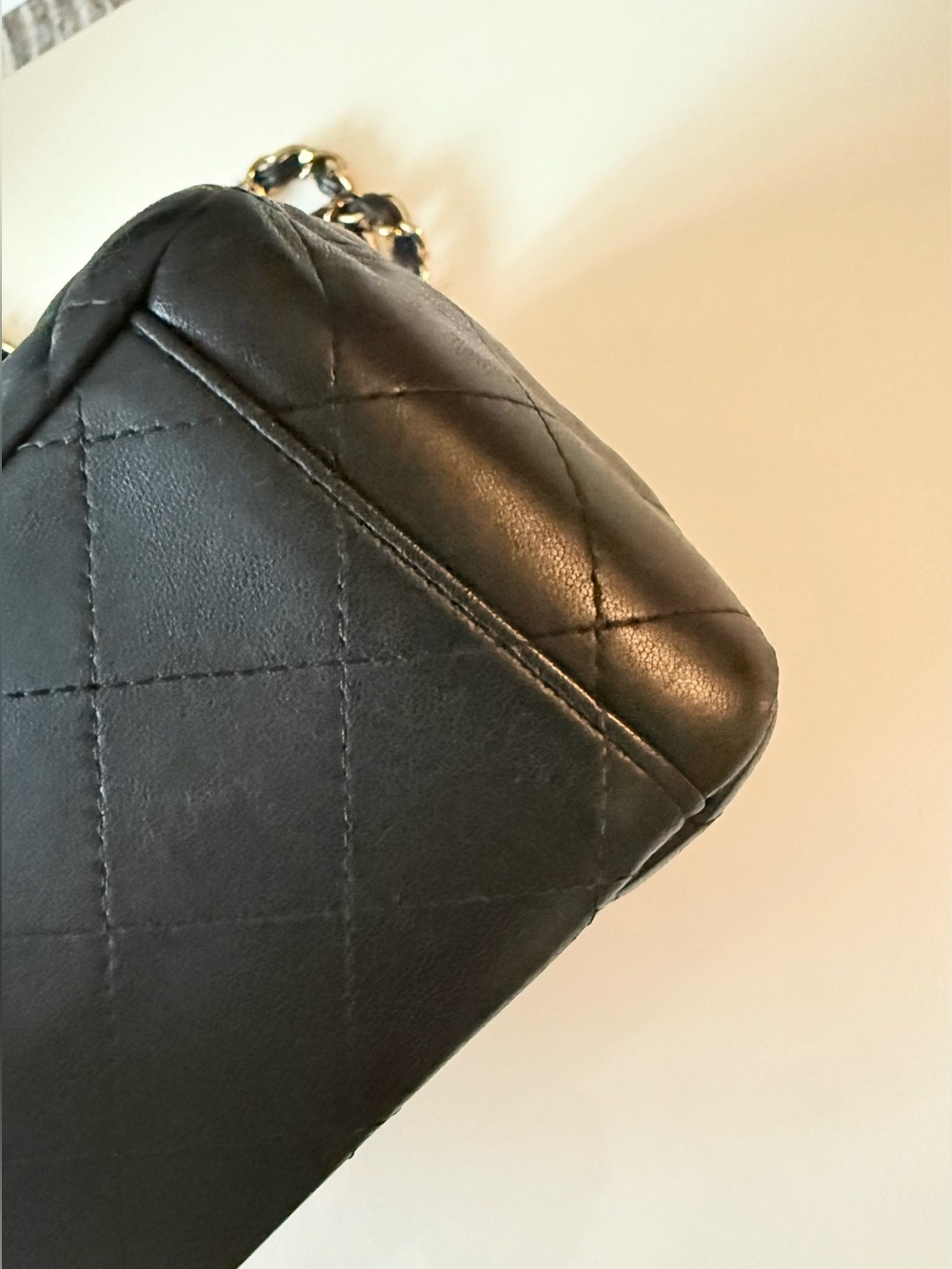 CHANEL MAXI double flap with gold hardware - Picture 10 of 15